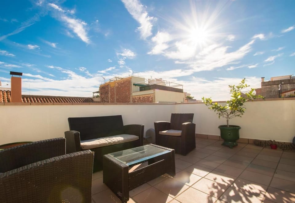 Property building, Balcony/Terrace, Living room
