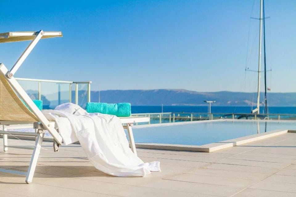 Day, View (from property/room), Pool view, Sea view, Swimming pool, sunbed