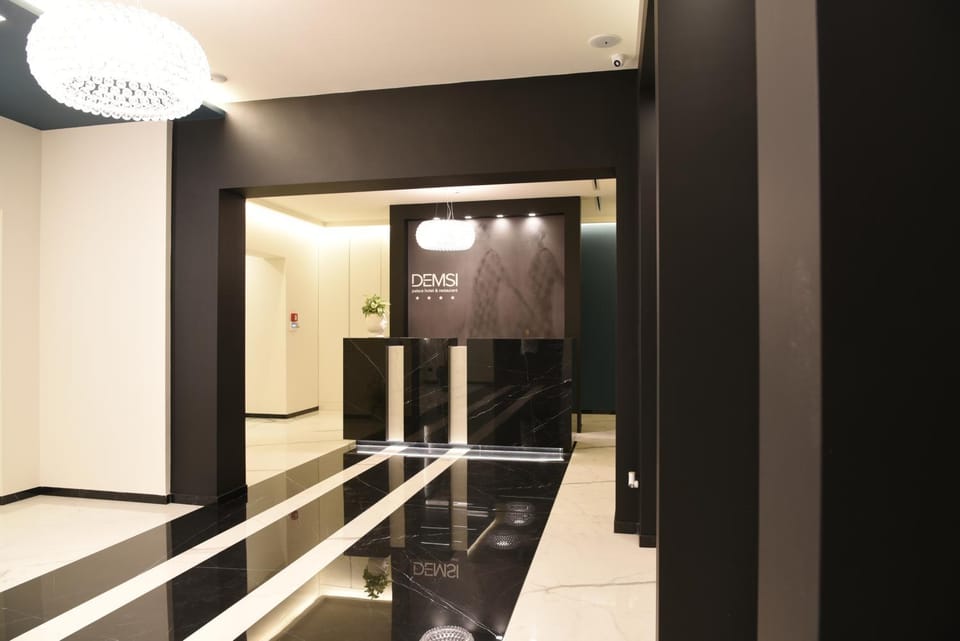 Communal lounge/ TV room, Lobby or reception