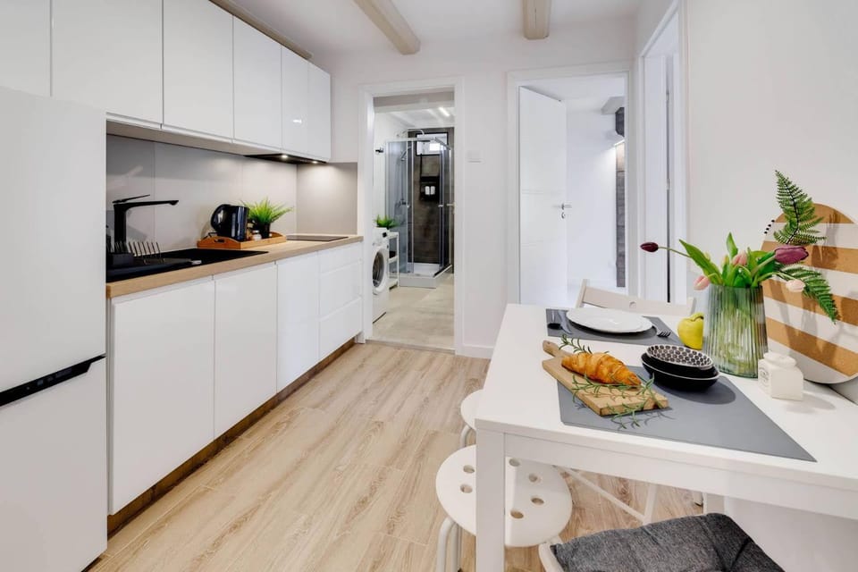 Coffee/tea facilities, Kitchen or kitchenette, Food and drinks, Dining area, Food