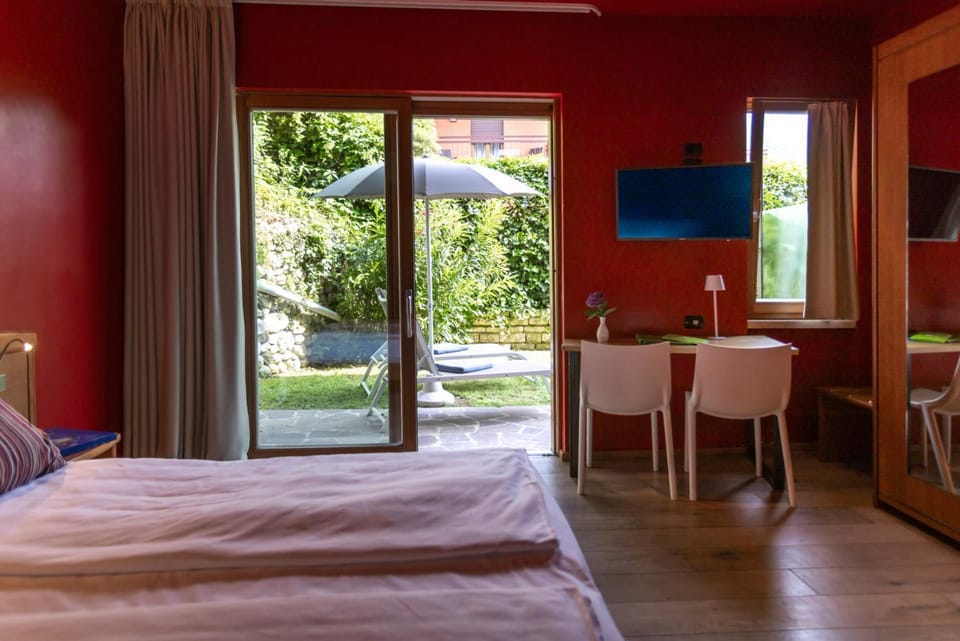 Garden, TV and multimedia, Photo of the whole room
