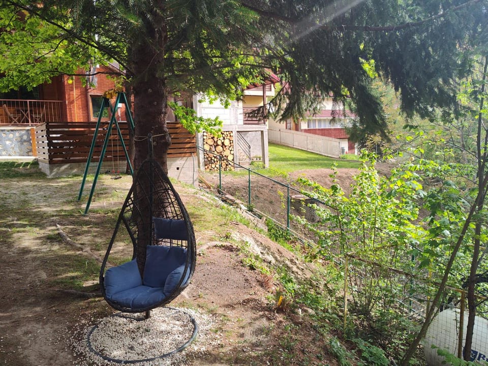 SEZATOAREA LUPILOR House in Romania