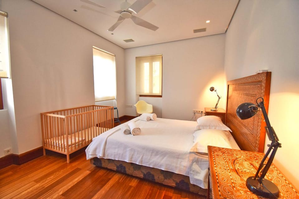 Photo of the whole room, Bedroom