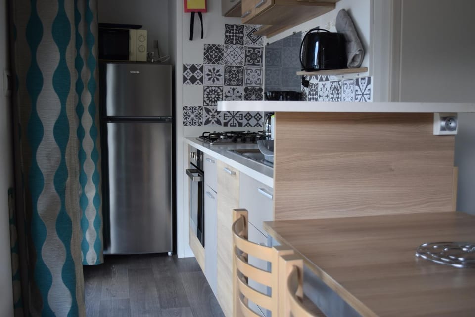 Kitchen or kitchenette, minibar, pet friendly, stove