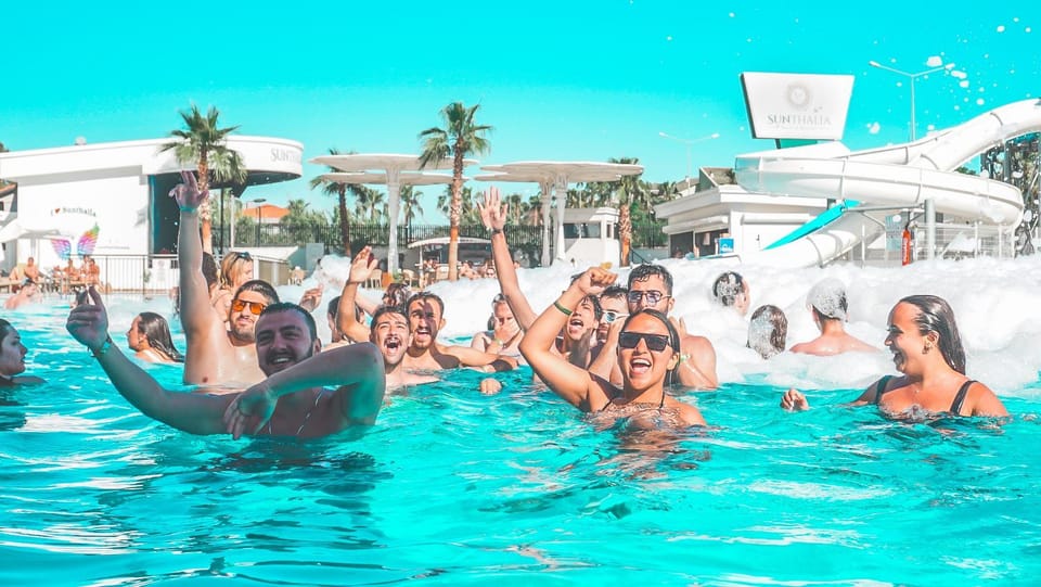 Pool view, Swimming pool, group of guests