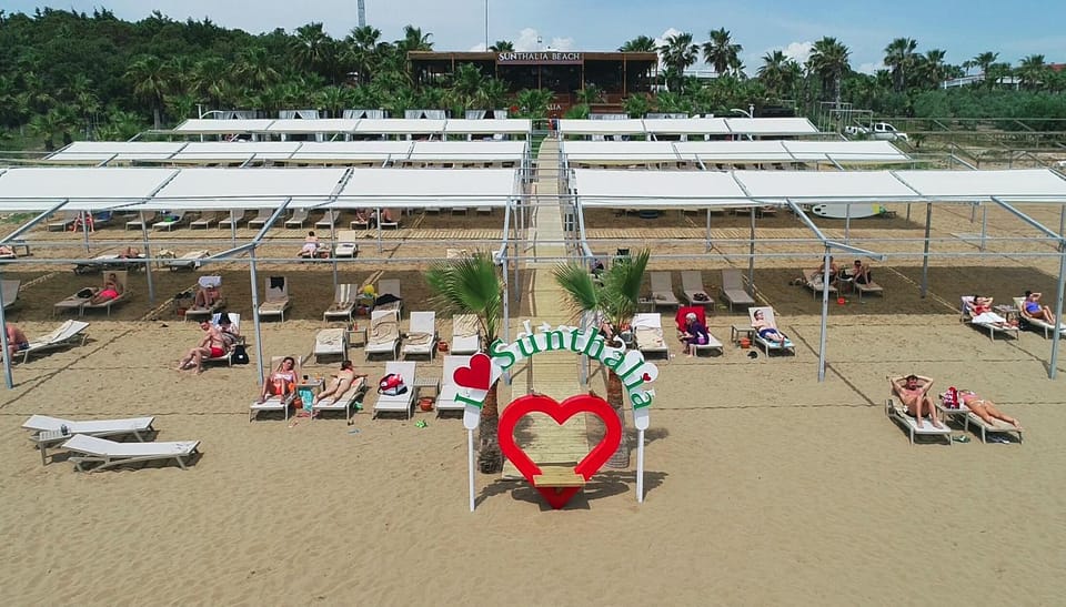 Restaurant/places to eat, Day, Garden, Food and drinks, Banquet/Function facilities, Beach, Logo/Certificate/Sign, Guests, Garden view, Sea view, sunbed
