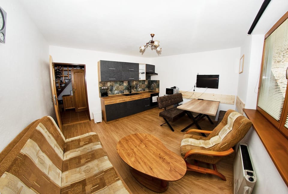 Kitchen or kitchenette, Living room, Seating area, Dining area, kitchen