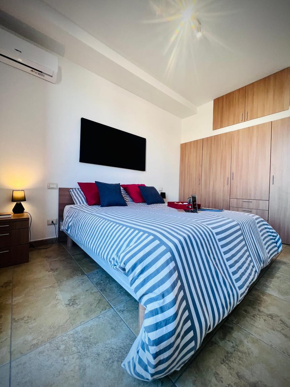 Bed, Bedroom, wardrobe, air conditioner