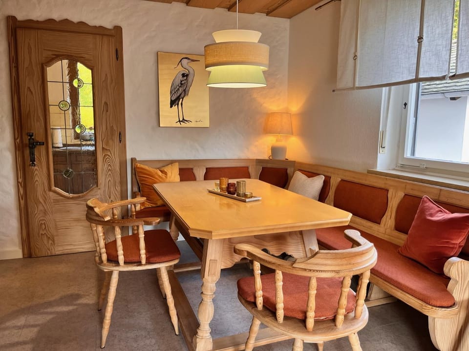 Seating area, Dining area