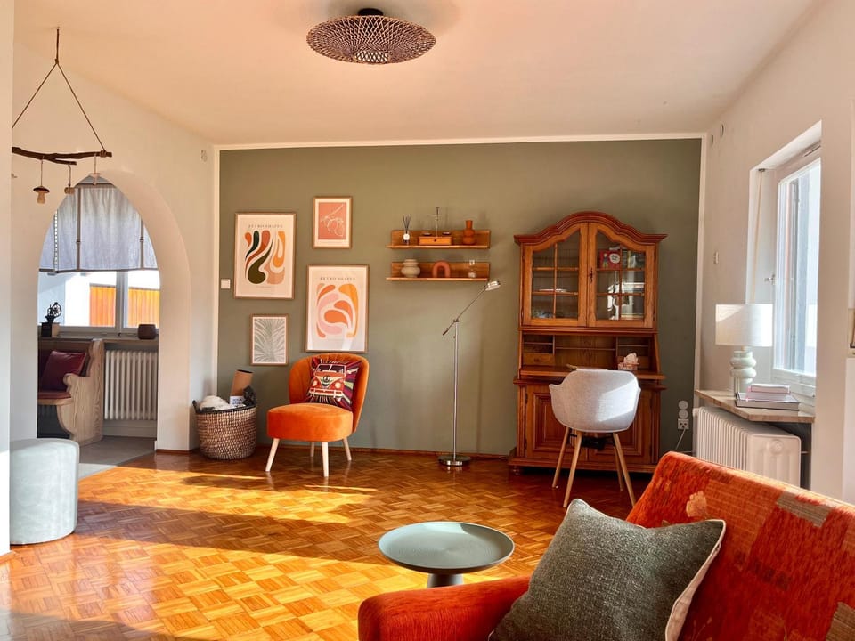 Living room, Seating area