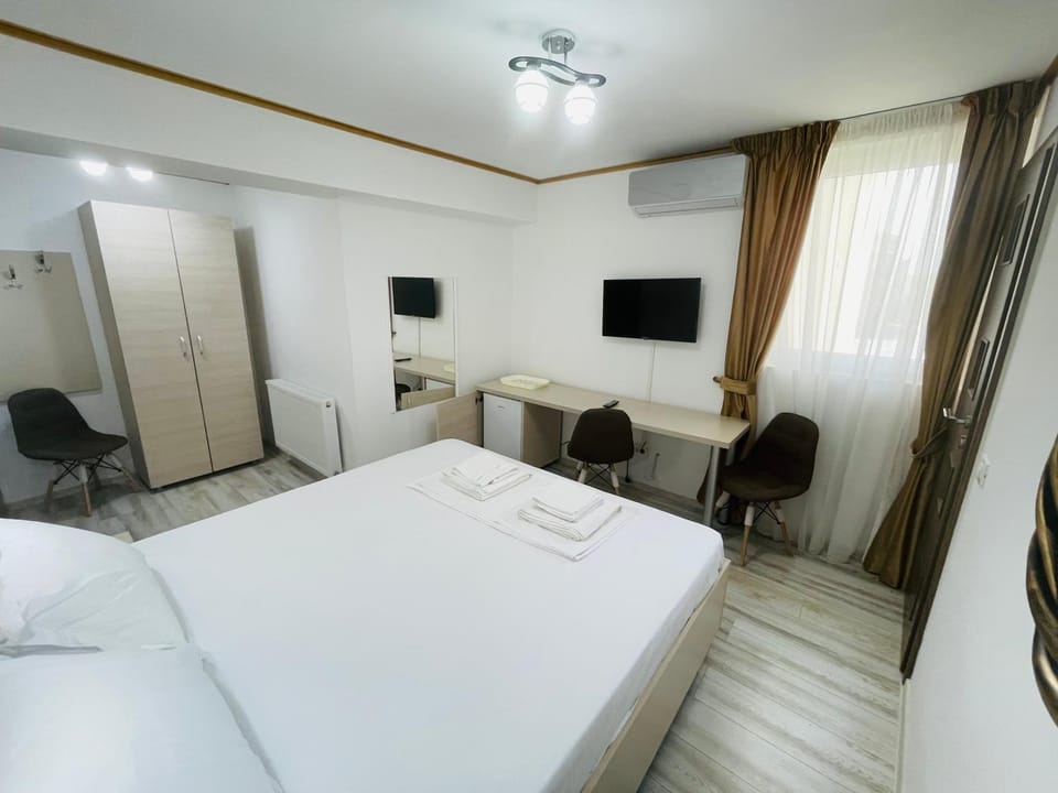 Communal lounge/ TV room, Bed, Photo of the whole room, hair dresser, air conditioner