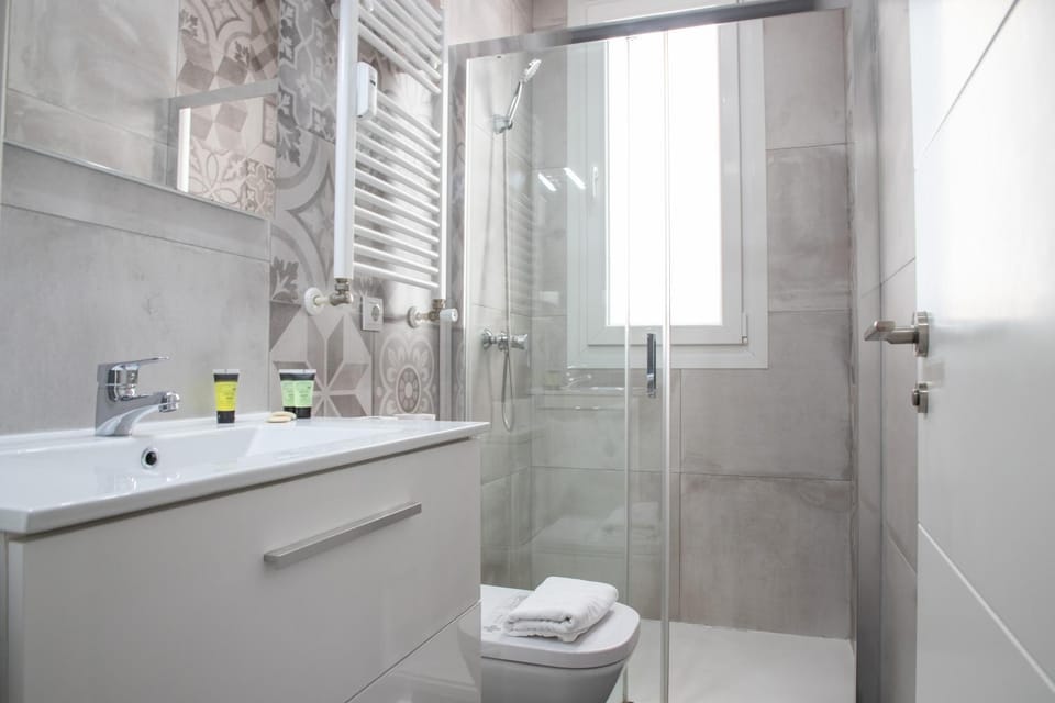 Toilet, Bathroom, Bath, towels