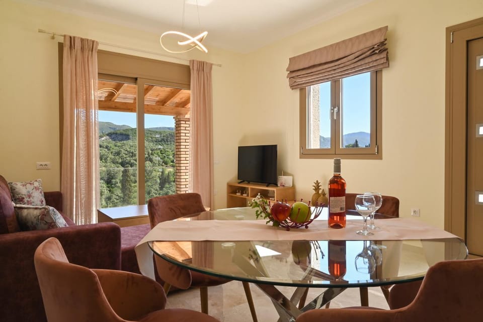 TV and multimedia, Living room, Dining area