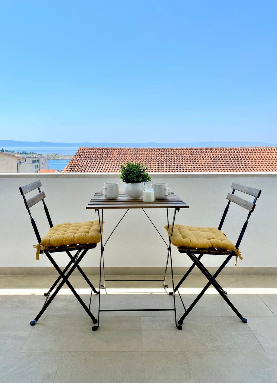 View (from property/room), Balcony/Terrace, Seating area, City view, Garden view, Sea view