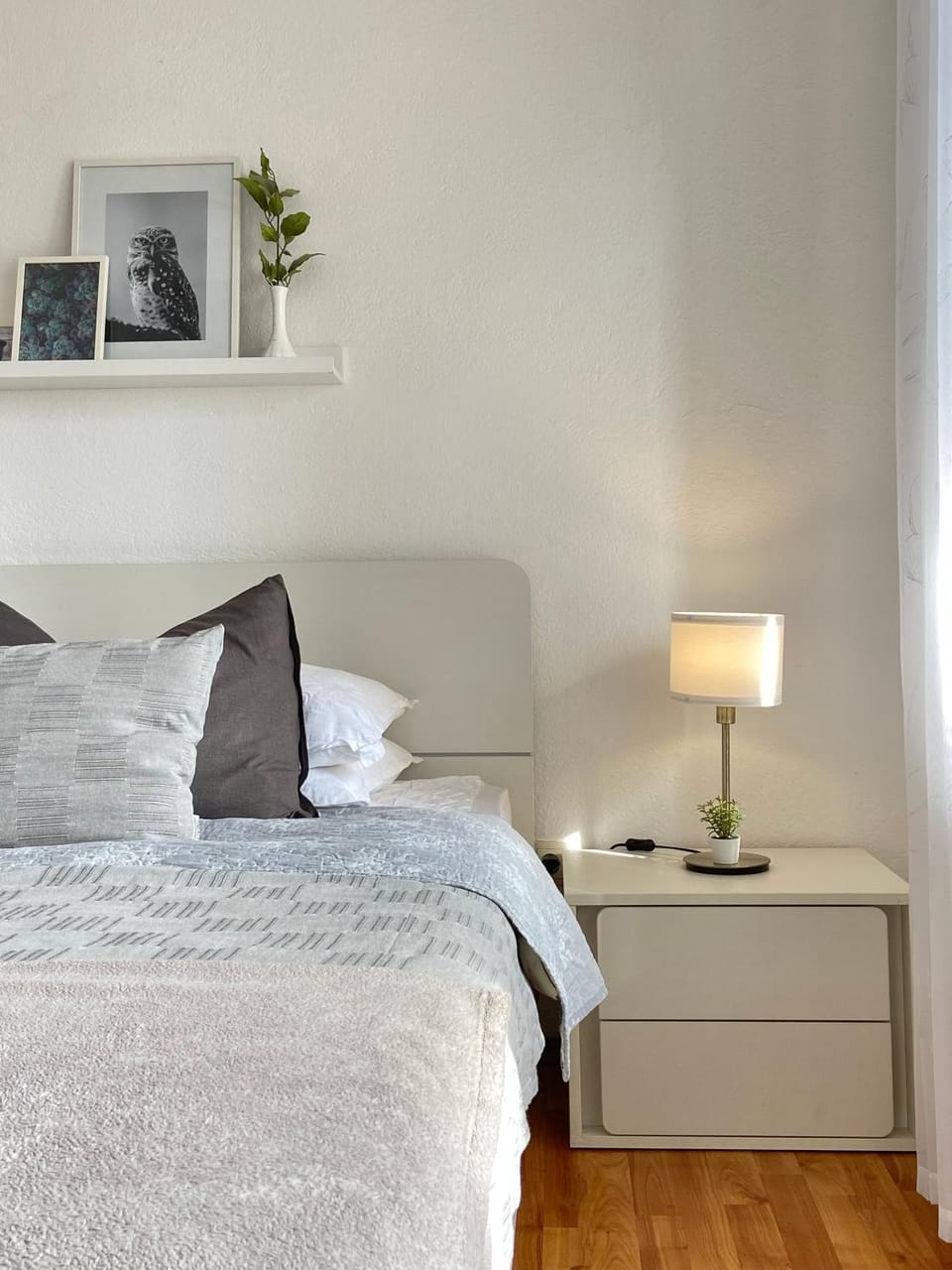 Bed, Decorative detail, Bedroom