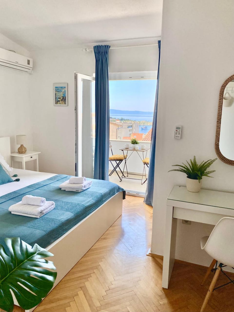 Bed, View (from property/room), Balcony/Terrace, Seating area, Bedroom, City view, Garden view, Sea view, air conditioner