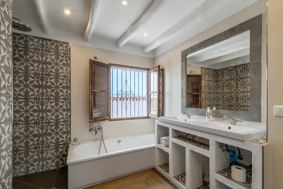 Bathroom, Bath