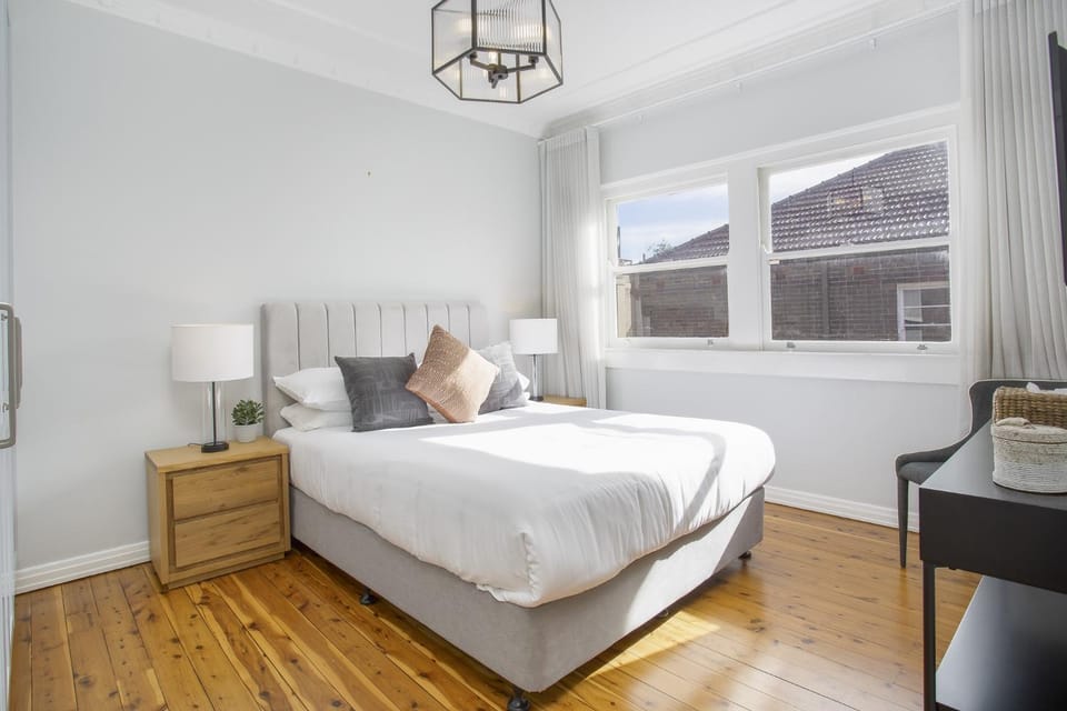 Coastal Living Just Metres From Coogee Beach Apartment in Sydney
