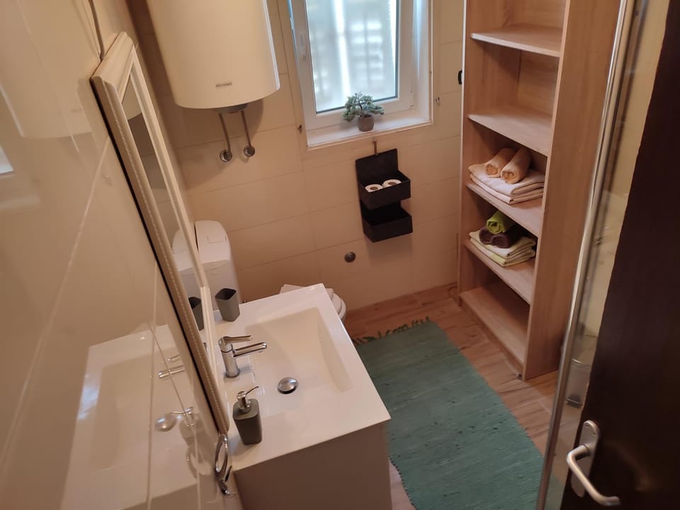 Shower, Bathroom, towels