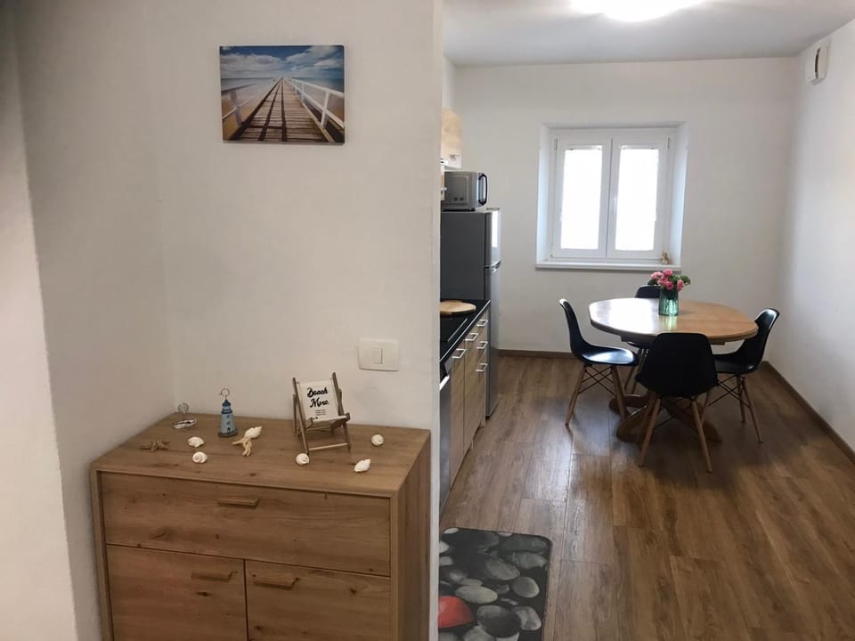 Coffee/tea facilities, Dining area