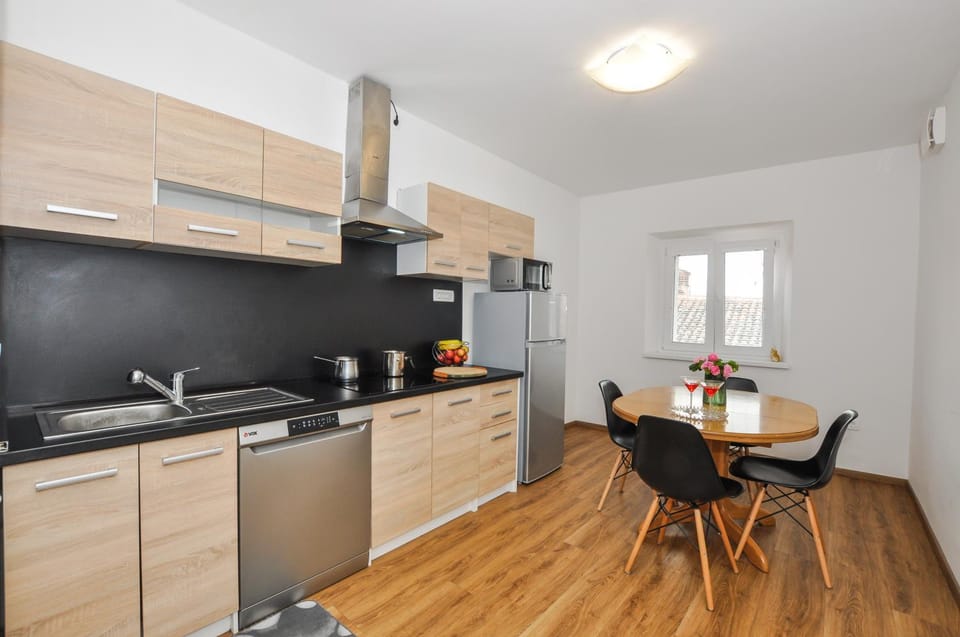Kitchen or kitchenette, stove, kitchen, kitchen