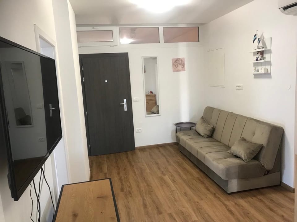 TV and multimedia, hair dresser
