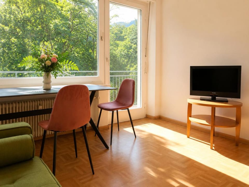TV and multimedia, Living room, Evening entertainment