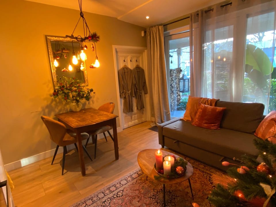 Living room, Seating area, kitchen