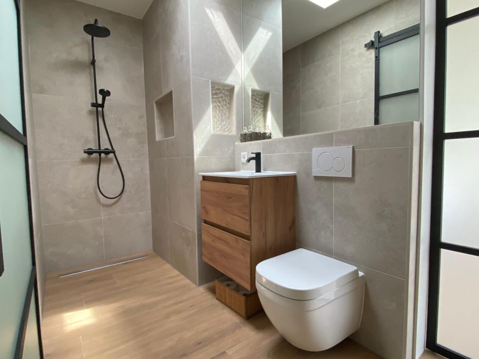 Shower, Toilet, Bathroom