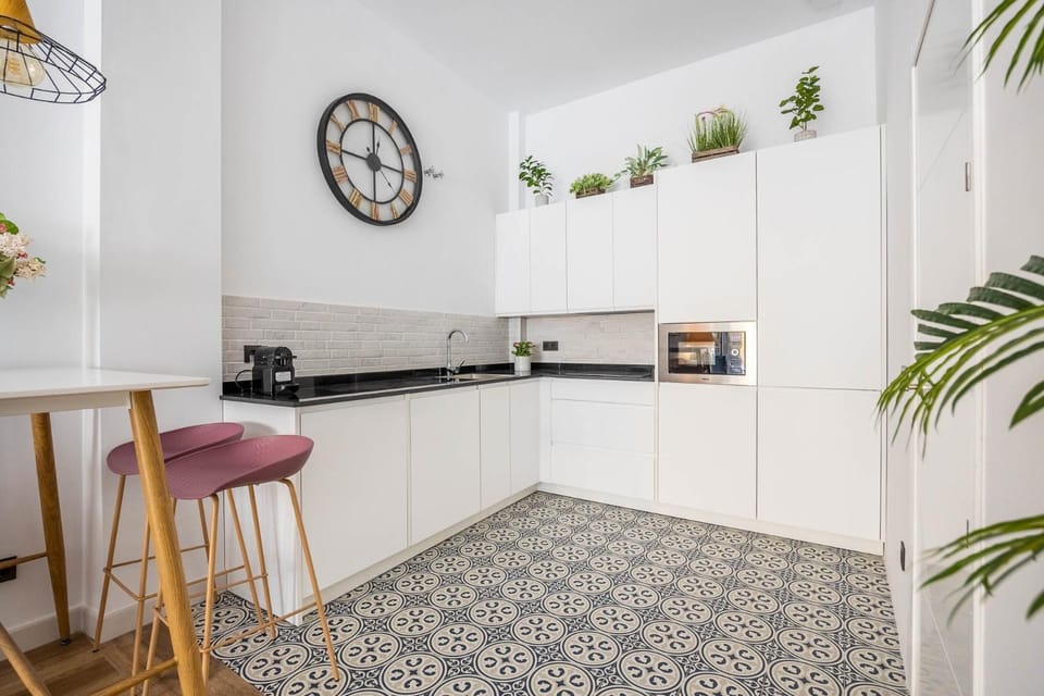 Kitchen or kitchenette, Dining area, dishwasher, minibar