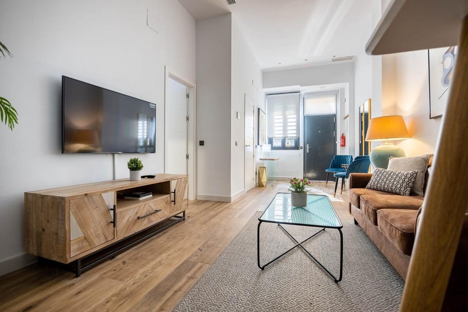 TV and multimedia, Living room, Lobby or reception, Lounge or bar, Seating area