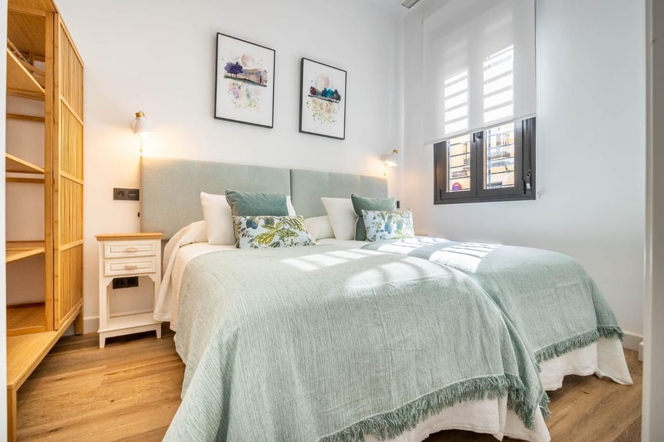 Bed, Photo of the whole room, Bedroom, wardrobe