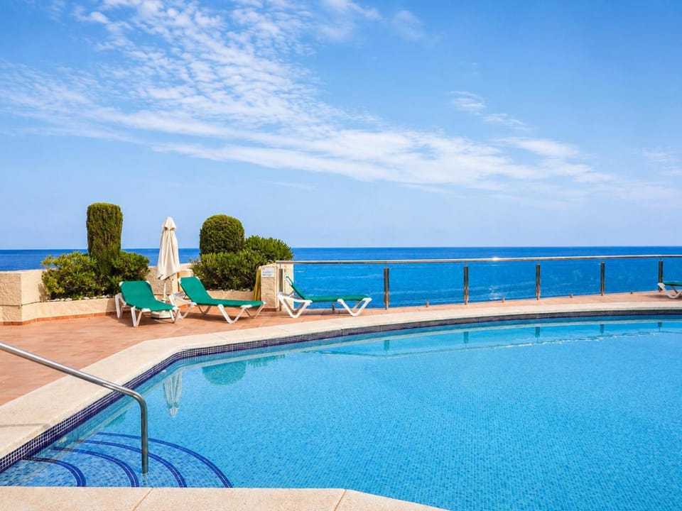 Sea view, Swimming pool, sunbed