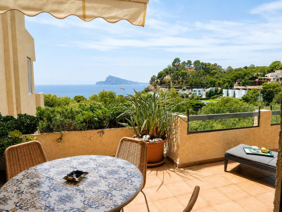 View (from property/room), Balcony/Terrace, Seating area, Sea view