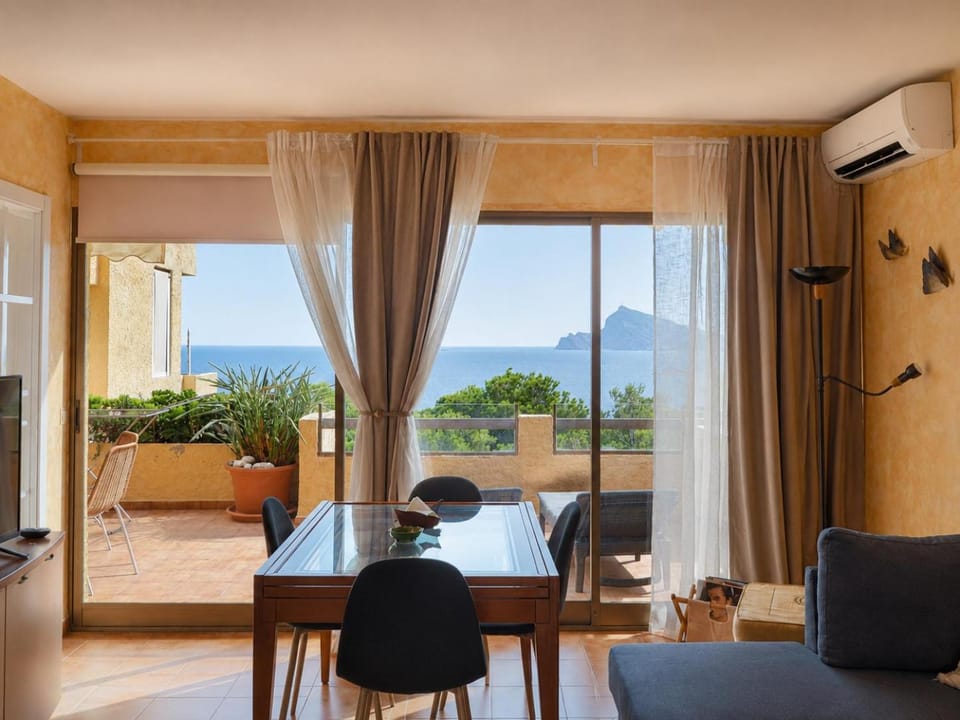 View (from property/room), Balcony/Terrace, Living room, Dining area, Sea view