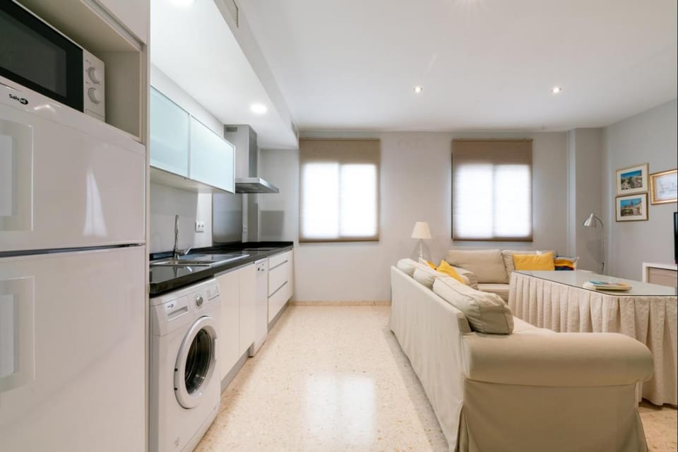 Kitchen or kitchenette, Living room, Lounge or bar, Dining area, minibar, washing machine