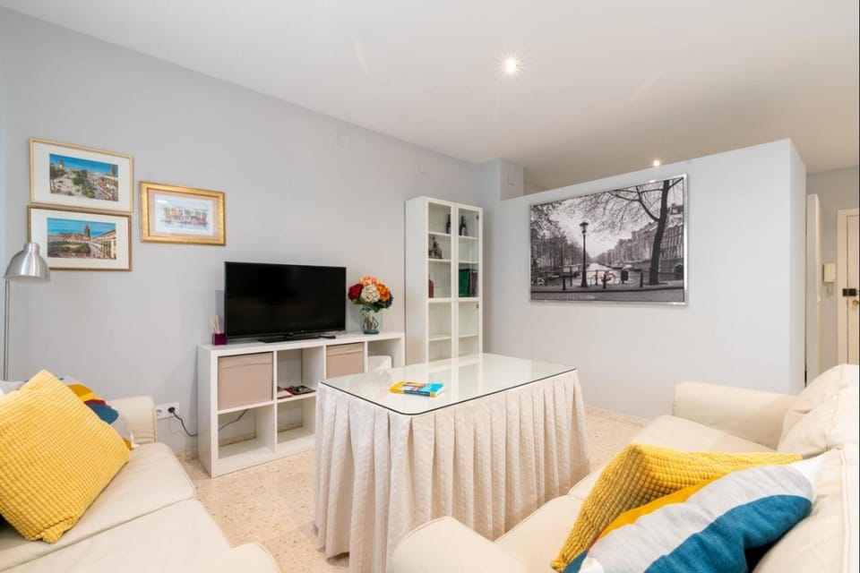 TV and multimedia, Living room, Lounge or bar, Seating area