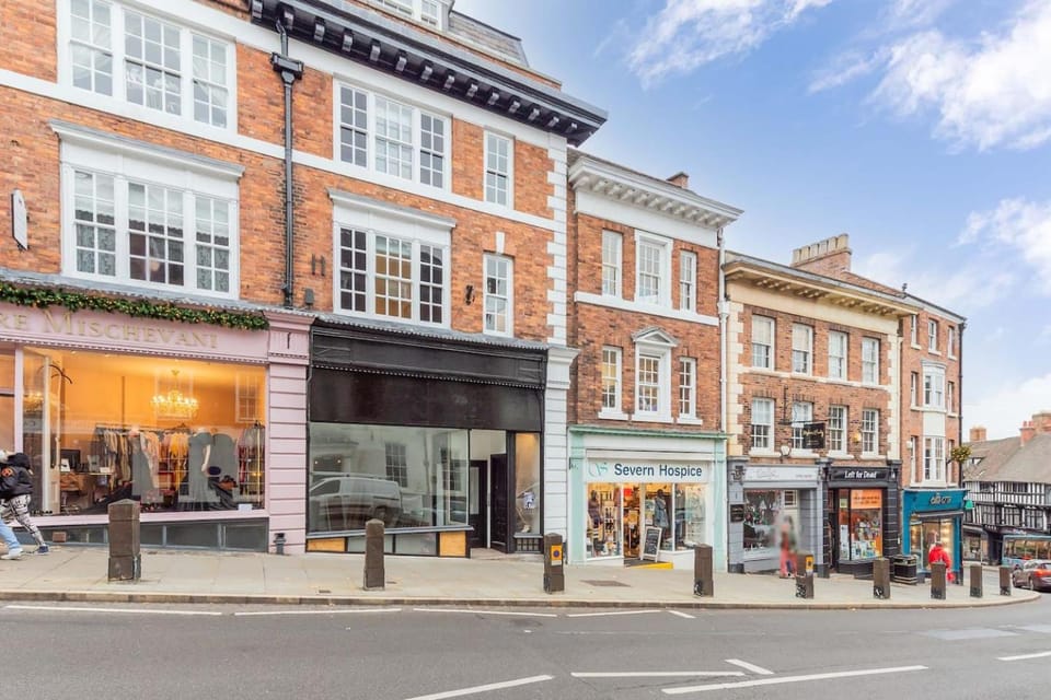Studio 1 First Floor Leisure and Business Apartment in Shrewsbury