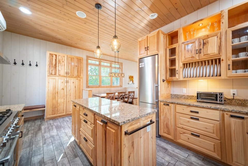 Dining area, kitchen
