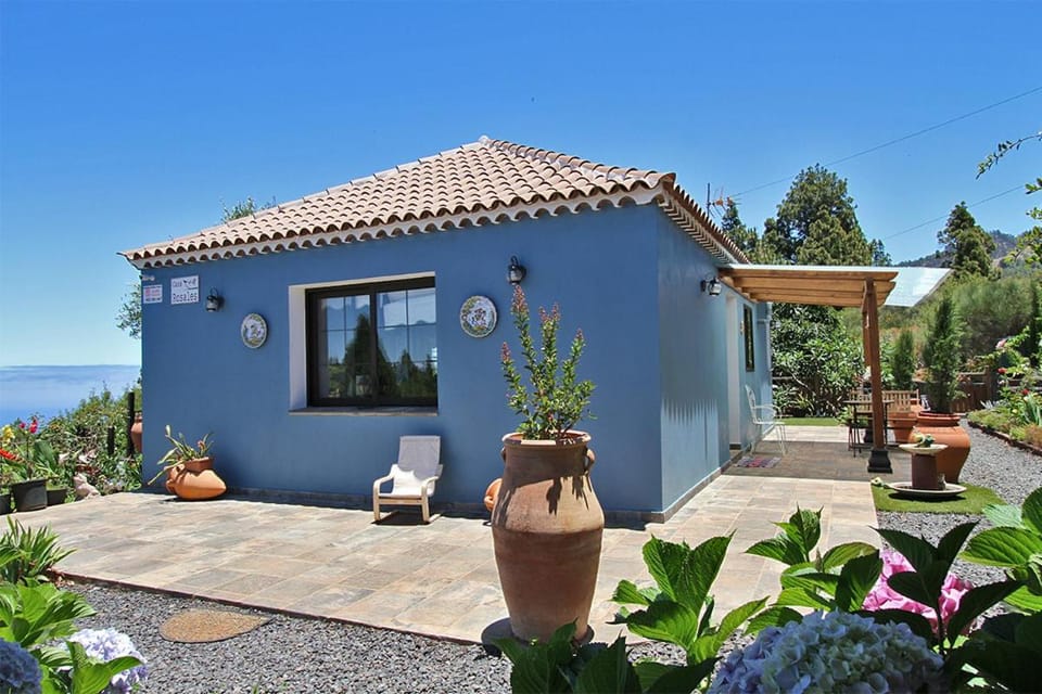 Property building, Patio, Facade/entrance
