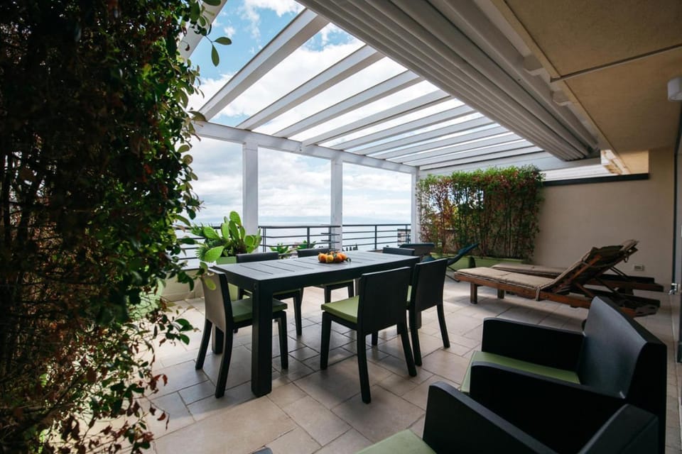 Patio, Natural landscape, Balcony/Terrace, Dining area