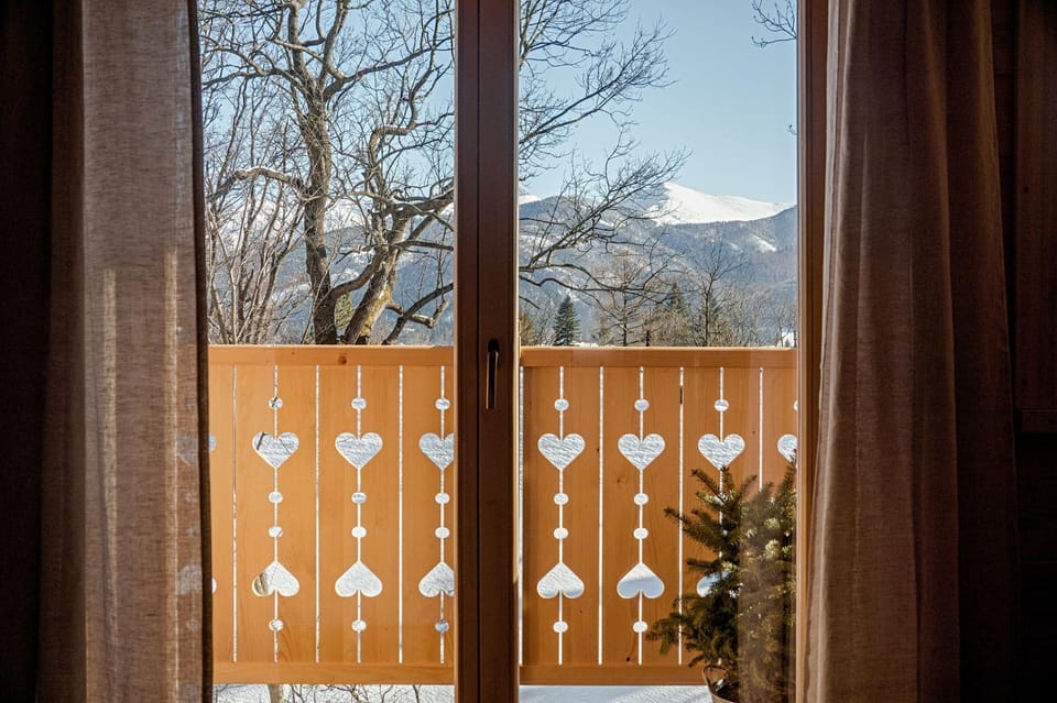 Balcony/Terrace, Mountain view