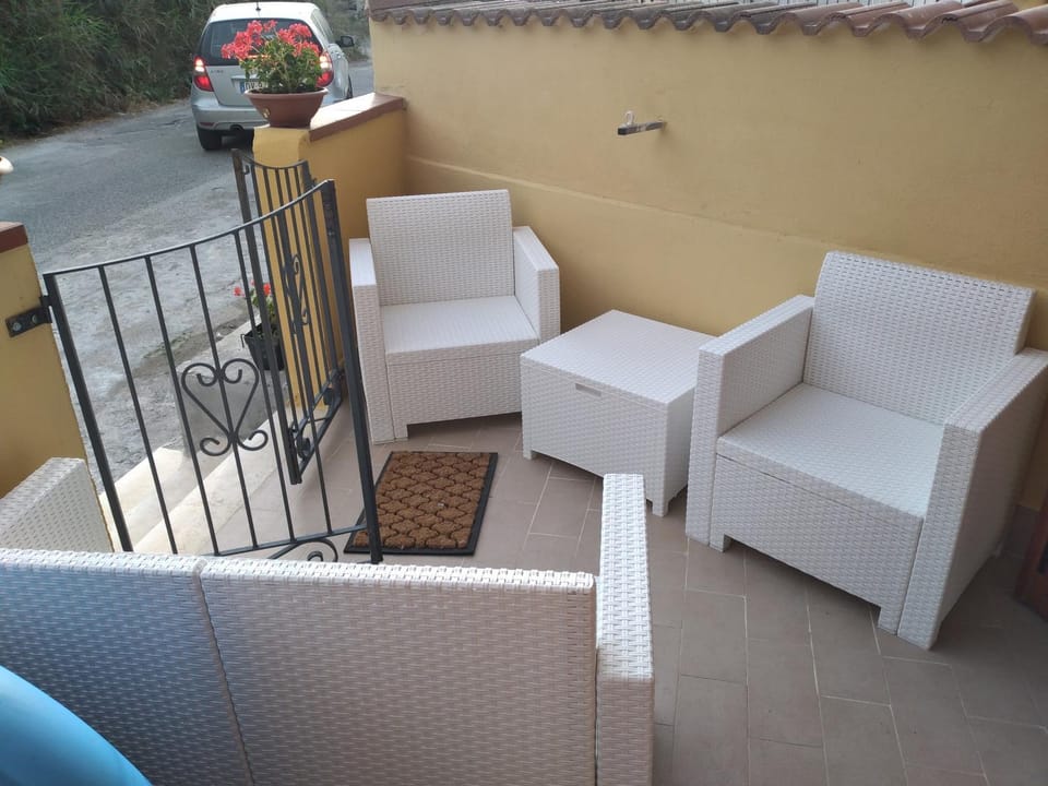 Patio, Day, View (from property/room), Balcony/Terrace, Living room