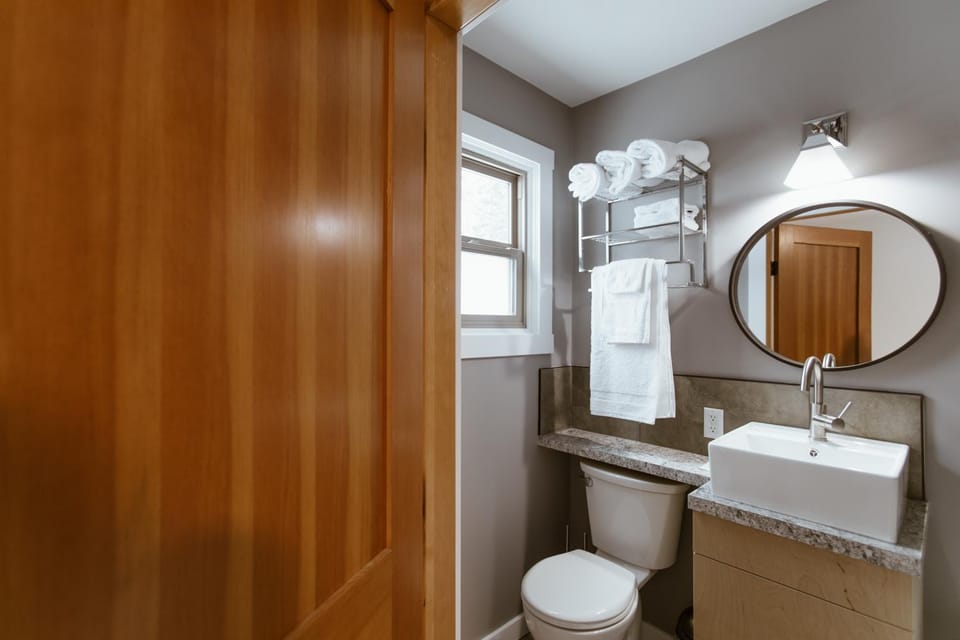 Lone Star Motel Inn in Rossland