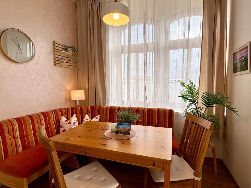 TV and multimedia, Seating area, Dining area, Street view, heating, internet, kitchen