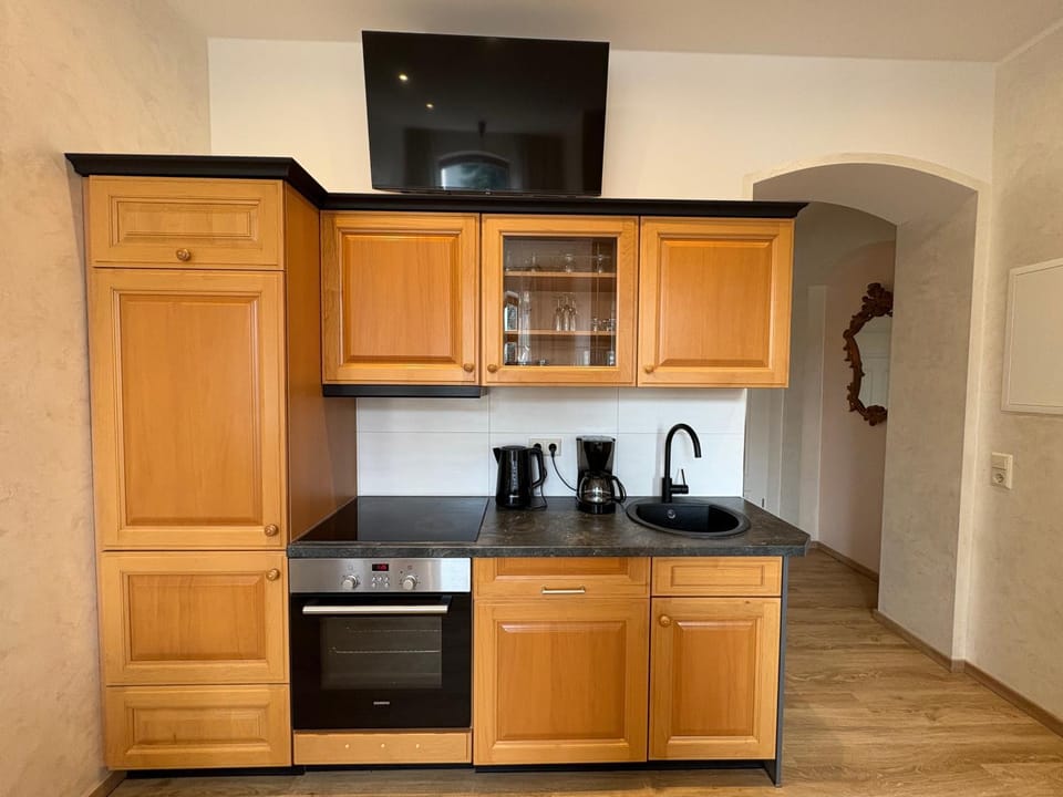 Coffee/tea facilities, Kitchen or kitchenette, dishwasher, oven, pet friendly, stove