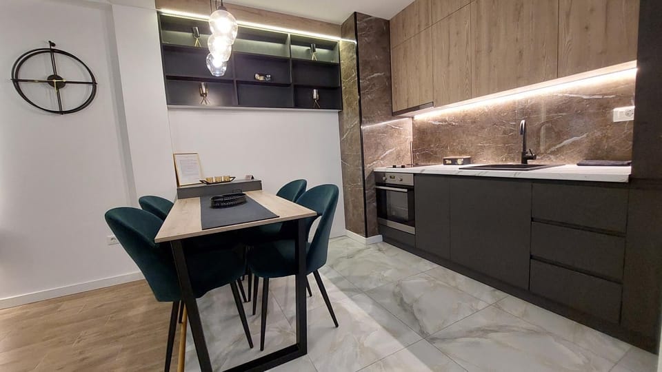 Kitchen or kitchenette, Dining area, pet friendly, stove