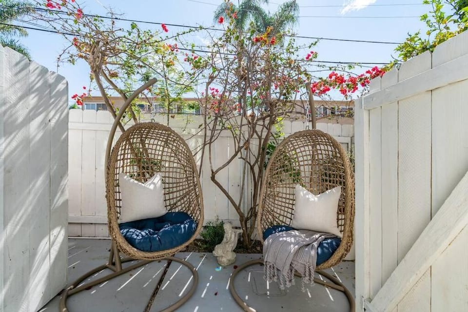 Patio, Day, Garden, Balcony/Terrace