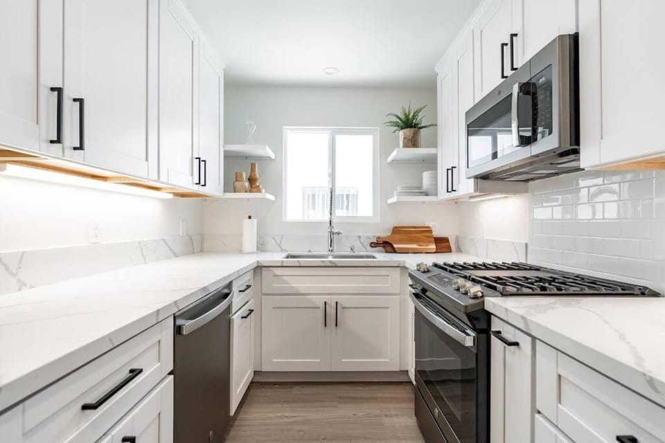 Kitchen or kitchenette, dishwasher, stove, toaster