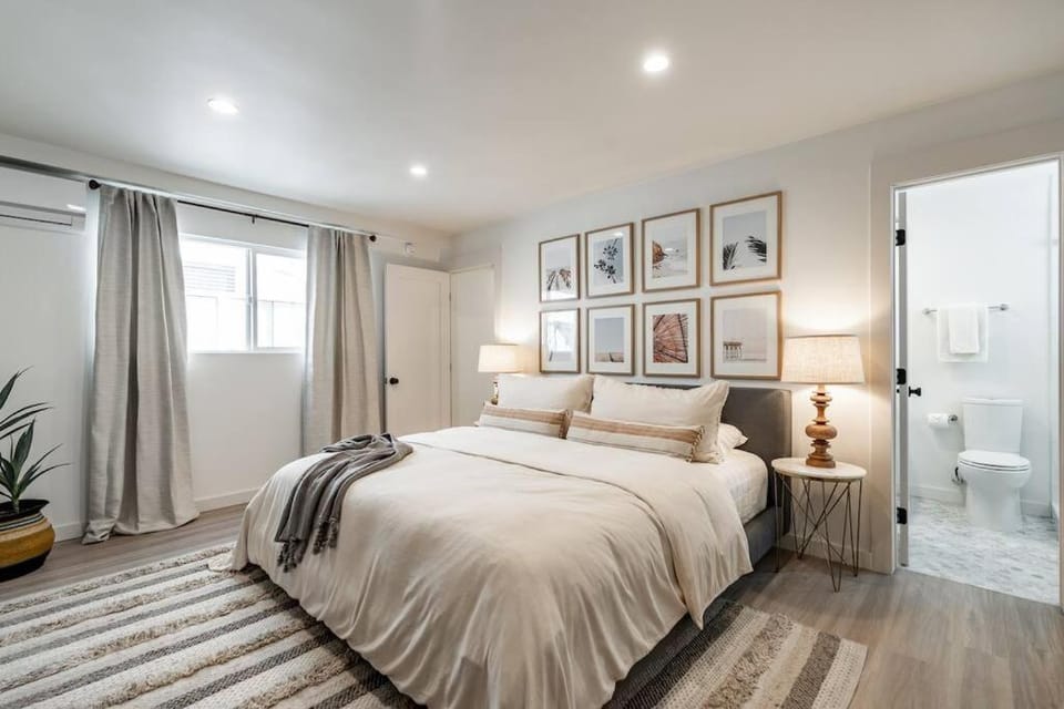 Bed, Bathroom, Bedroom